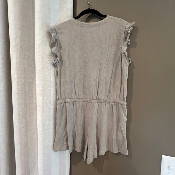 White Birch Taupe Linen Blend Romper with ruffled sleeve, Size Large - Picture 5 of 10